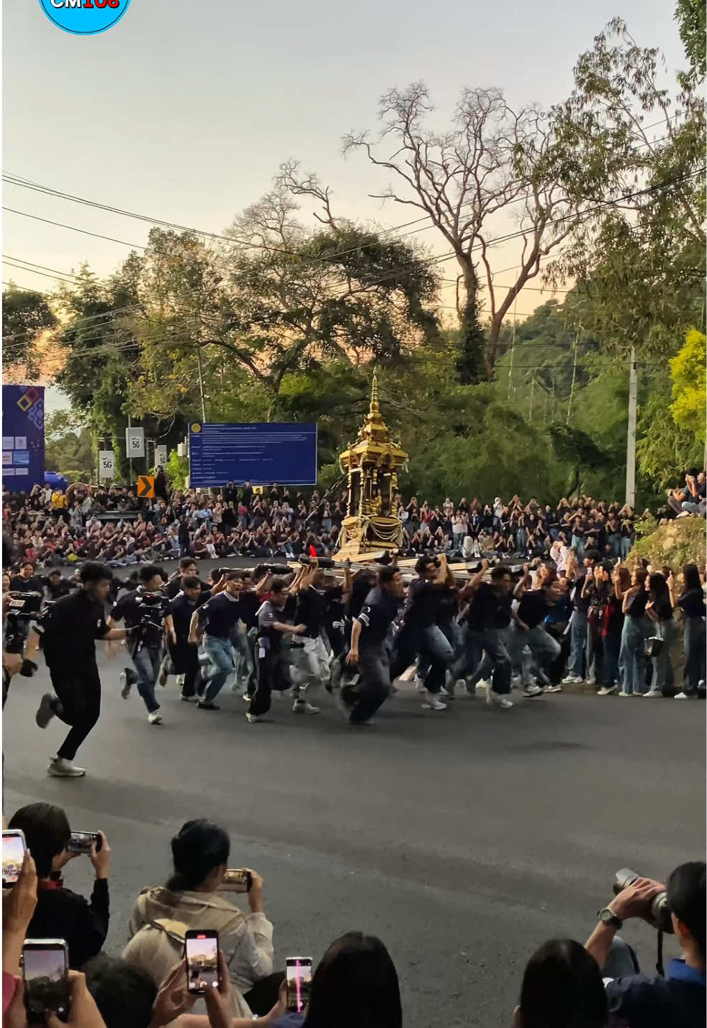 ขบวนเสลี่ยงช้างแก้ว ถึงโค้งสปิริตแล้ว👏🏻 รับน้องขึ้นดอย มช. 2568  #รับน้องขึ้นดอยมช #รับน้องขึ้นดอย68 #รับน้องมช 