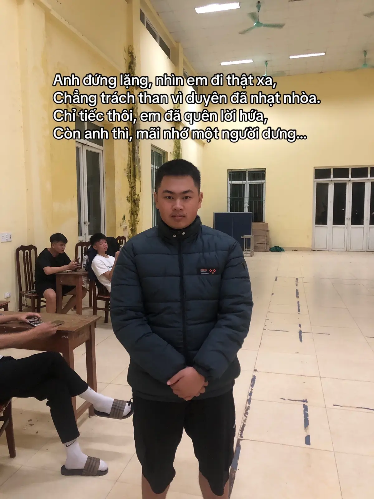 Cái lạnh này nó cứ ám ảnh, giống hệt như những kỷ niệm của chúng ta vậy..