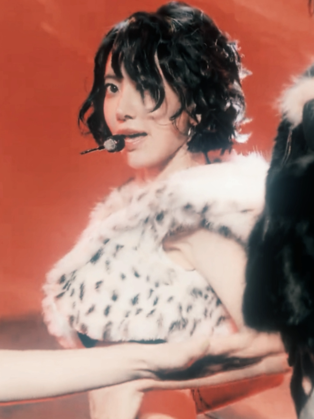 the fur jacket is cutee #sakura #sakuralesserafim #sakuraedit #lesserafimedit #kpopedit 