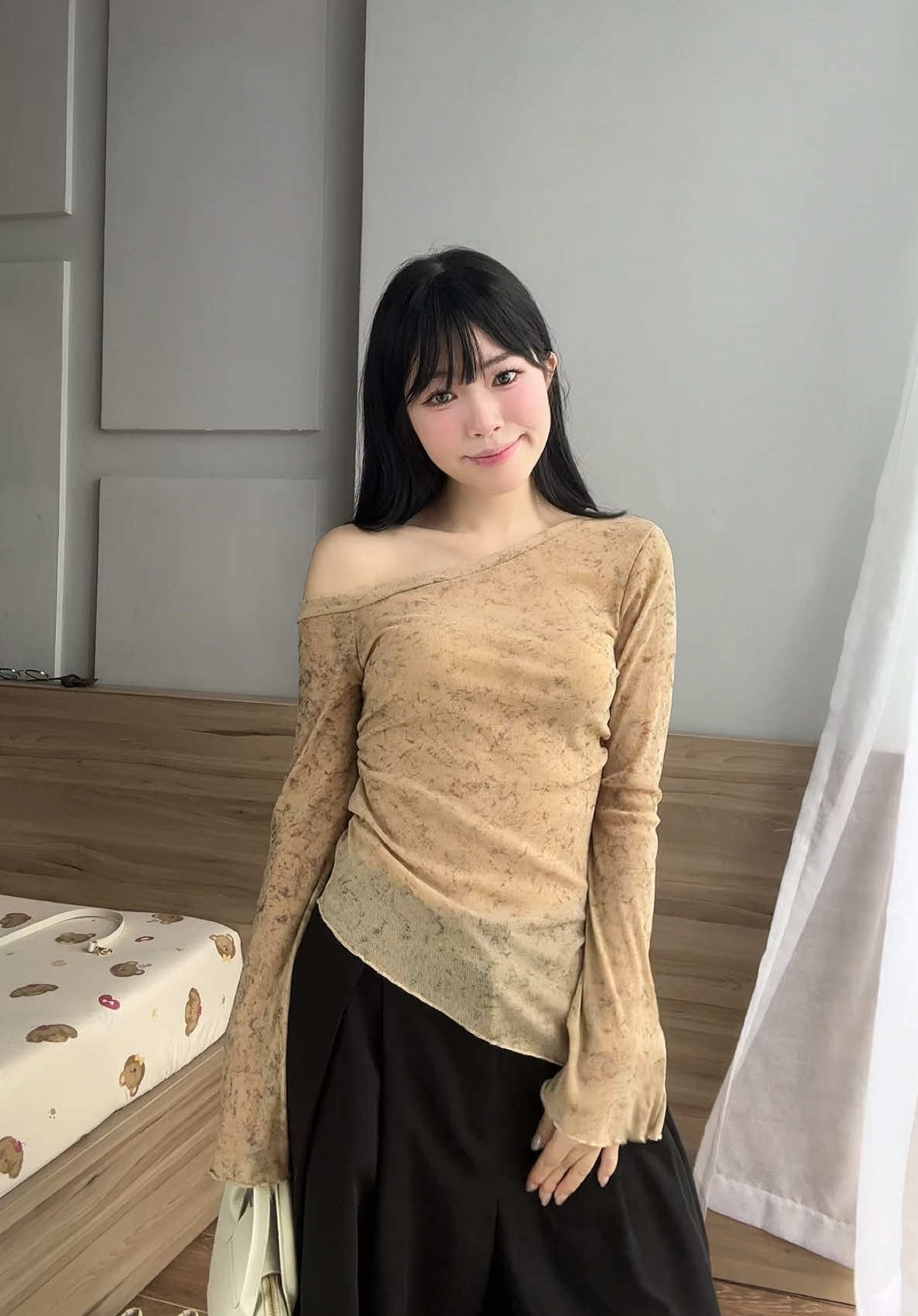 Áo lệch vai xẻ tà #aolechvai #tryon #lendo #fyp #xuhuong 