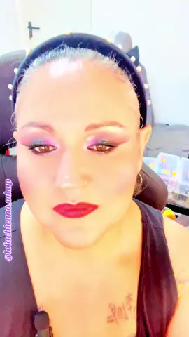 La paleta the celestial ICOn de @Makeup Revolution es realmente la pera #lolamkup #beauty #celestialicon #eyepalette #topper 