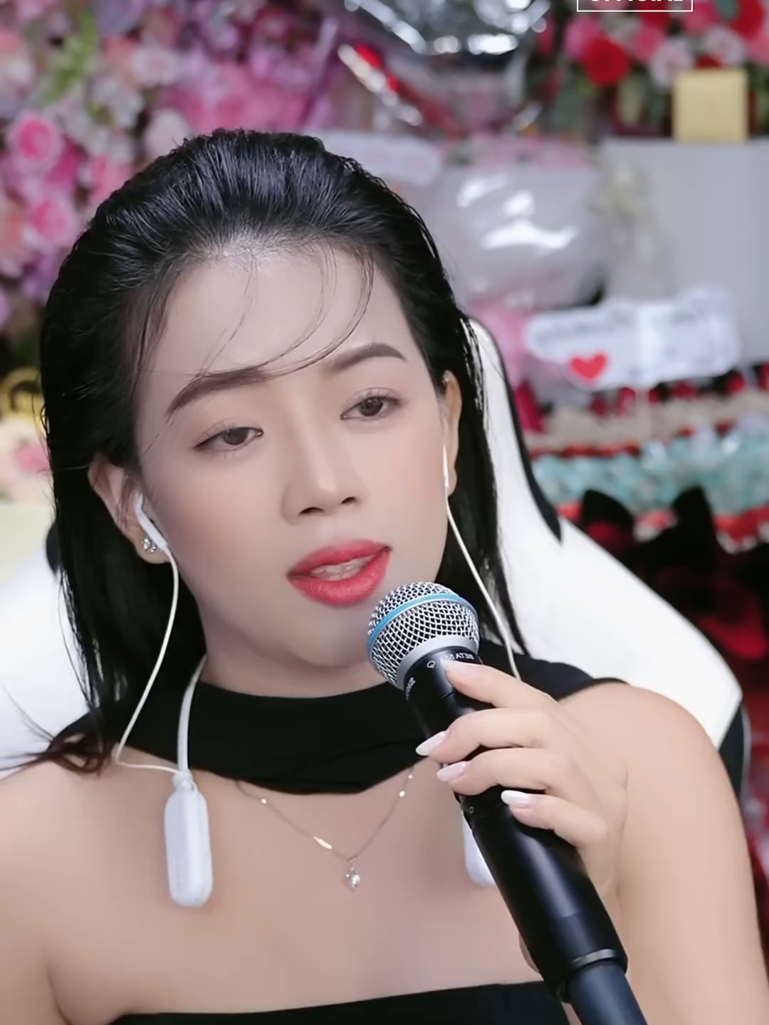 Tình đời là thế… lúc vui cười, lúc buồn quên nhau 🎭