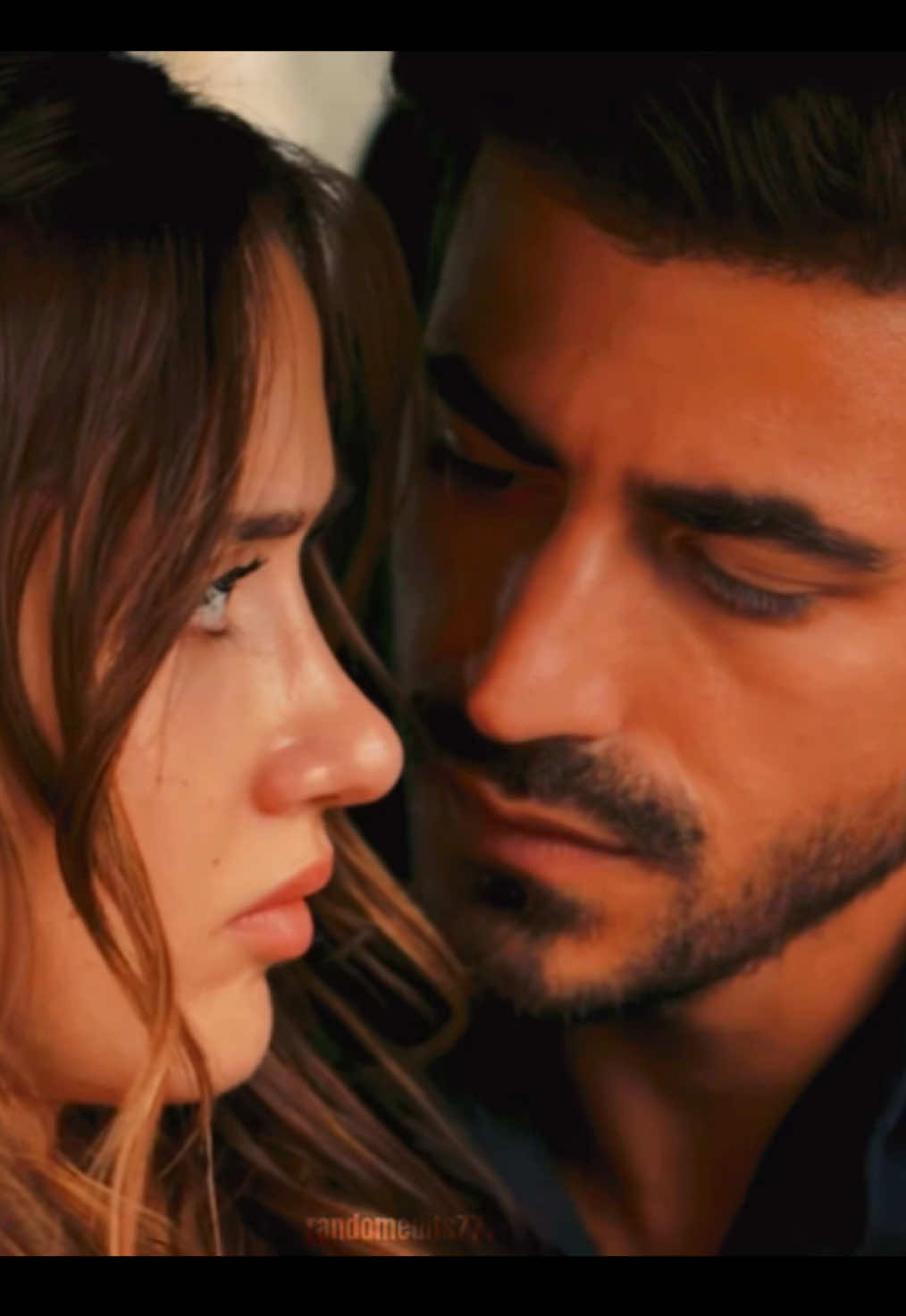 forst episode out and im already obsessed. their eye contact🤌 #turkishdizi #arafta #turkishseries #merteş #turkishdrama 