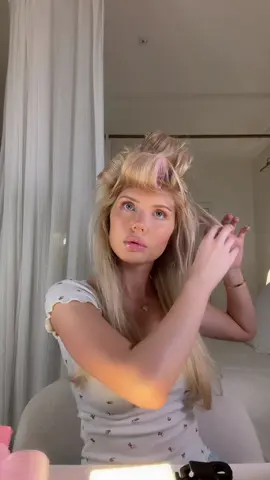 current hair routine 🤍 I don’t normally like making talking videos but I’m really trying to do more (I need to do a purple shampoo that’s why my extensions don’t have the perfect match that they normally do) 