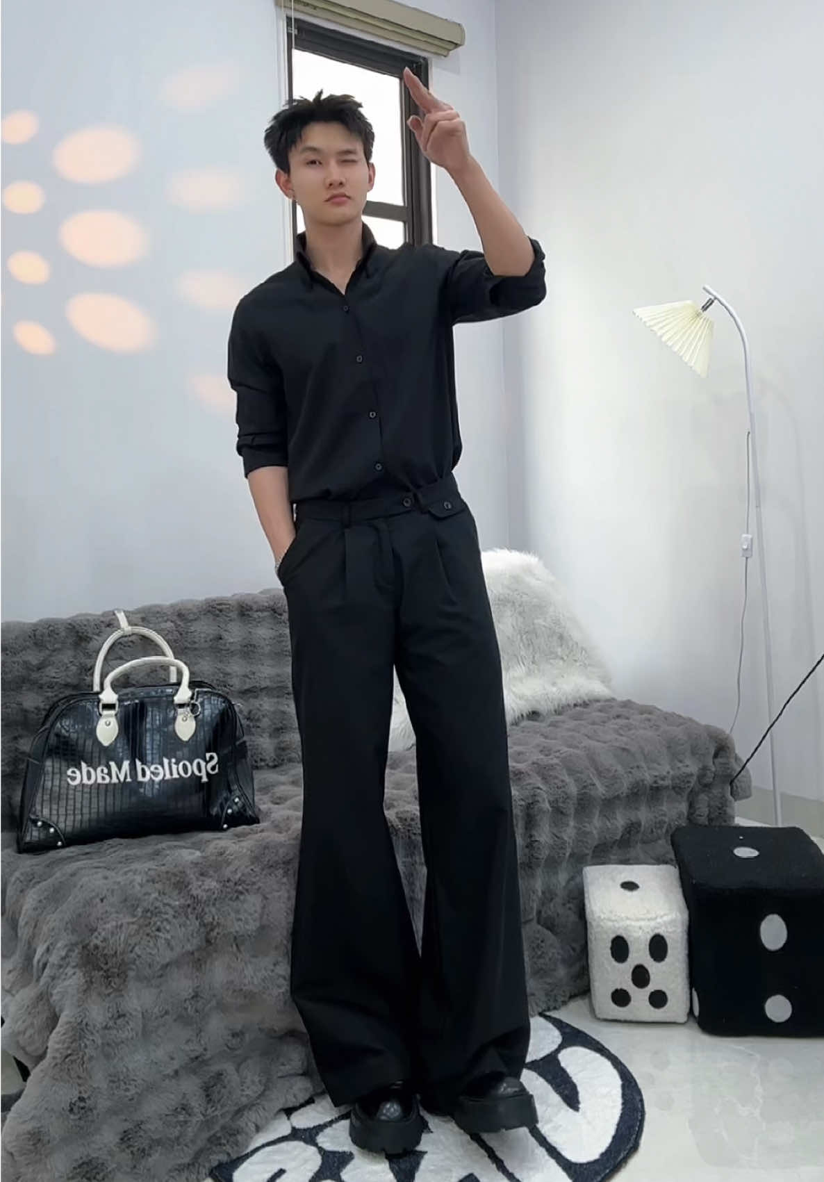 Sơ mi cổ V @MANDO KOREA #outfit #phoidonam #sominam #somitaydai #vanthieu 