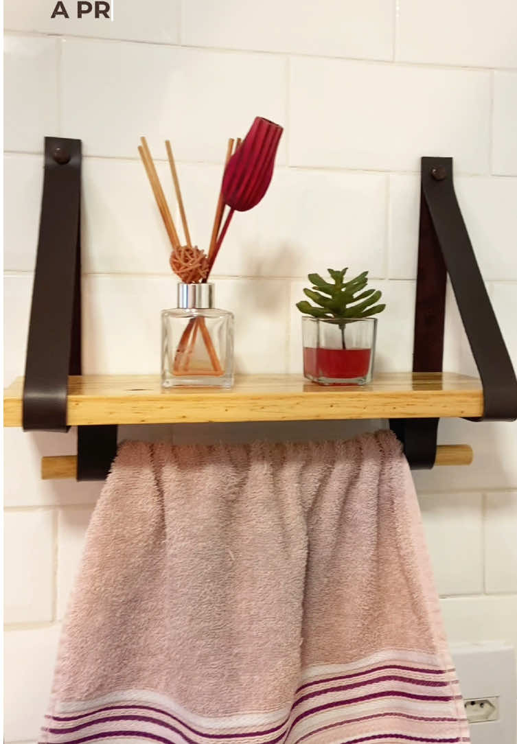 Prateleira com suporte para toalha, perfeita para o seu banheiro ou cozinha ⭐️ Link nos comentários! ➡️ #comprinhasparacasa #enxovaldecasanova #casadecorada #acheinashopee