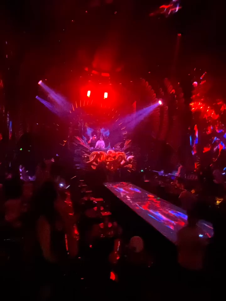 #tiktok #xuhuong #nguoiviet Quán bar của nhà mình luôn mang đến không khí vui vẻ, âm thanh – ánh sáng cực chill. Hẹn gặp cả nhà tối nay