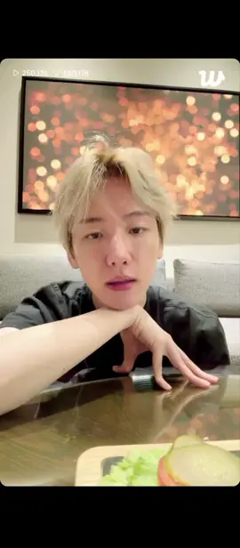 BAEKHYUN LIVE WEVERSE late post  nggak tau lah kamu ngomong apa yang penting aku dengerin #baekhyun #exo #exol 
