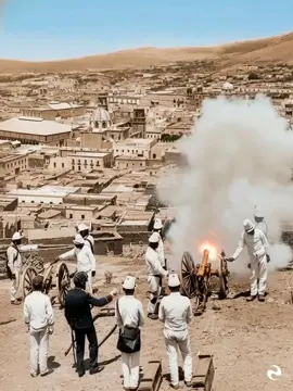 Ubicación Histórica: El Cerro de la Bufa ​La foto fue tomada casi con certeza desde el Cerro de la Bufa, que domina la ciudad de Zacatecas. ​Este cerro no solo ofrece la vista panorámica inigualable que se ve en la fotografía, sino que también es un lugar de tremenda importancia militar e histórica: ​Posición Estratégica: Durante conflictos históricos, como la Toma de Zacatecas en 1914 (aunque la foto parece anterior a ese evento, el uso militar del cerro es constante), el cerro de la Bufa y sus inmediaciones eran la clave para controlar la ciudad. Por eso, era el sitio ideal para la artillería (los cañones). ​Referencia Geográfica: Las cúpulas y el denso caserío que se ve en el valle de la imagen corresponden a la traza urbana del centro histórico de Zacatecas. ​Hemos marcado el Cerro de la Bufa en el mapa para que veas su posición dominante sobre la ciudad.#parati #viral #revolucionmexicana #zacatecas 