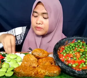 Mukbang gulai ikan tongkol, sambal leunca, oseng daun kacang, lalapan pete (Yt:Ila Lhaila) #ilalhaila #makanpedas #bikinngiler #mukbangvideo #mukbangeatingshow 