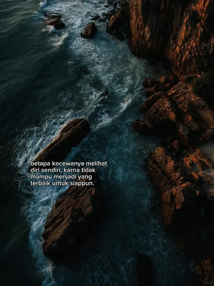 Bahan Martabak Manis Bahan Adonan: 250 gr tepung terigu 3 sdm gula pasir 1 butir telur 1/2 sdt ragi instan 1/4 sdt baking soda 300 ml air (atau susu cair biar lebih lembut) 1/4 sdt garam 2 sdm margarin cair (untuk oles bagian dalam) Bahan Topping: Meses coklat Keju parut Susu kental manis Margarin/mentega --- Cara Membuat 1. Buat Adonan 1. Campur tepung terigu, gula pasir, ragi, dan garam. 2. Tuang air sedikit-sedikit, aduk sampai adonan halus dan tidak bergerindil. 3. Masukkan telur, lalu aduk hingga rata. 4. Diamkan adonan 30 menit (biar mengembang dan bersarang). --- 2. Masak Martabak 1. Panaskan wajan anti lengket teflon dengan api kecil – sedang. 2. Tambahkan baking soda ke adonan, aduk rata. 3. Tuang adonan ke wajan, putar teflon sedikit agar terbentuk pinggiran martabak. 4. Tutup wajan dan masak sampai muncul sarang (lubang-lubang) dan permukaan setengah matang. 5. Olesi bagian atas dengan sedikit margarin. #galaubrutal #quotes #fypp 