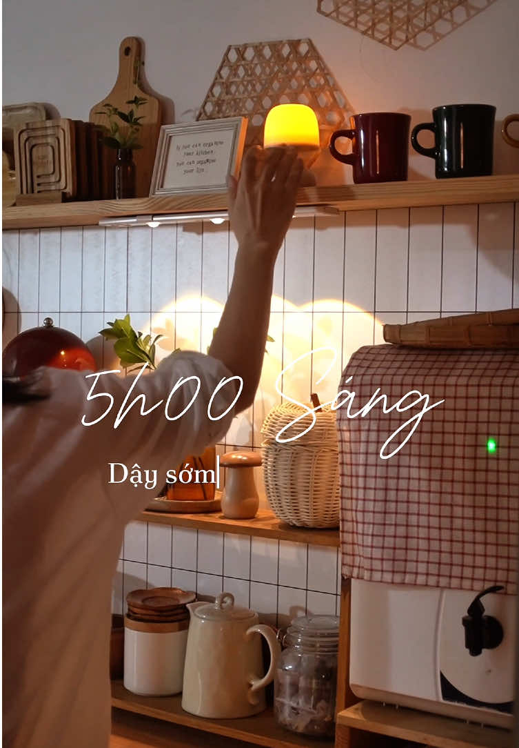 Dậy sớm nấu đồ ăn sáng cho chồng con - bánh mì tôm bơ tỏi #5hsang #daysom #momvlog #noitro #5amvlog 