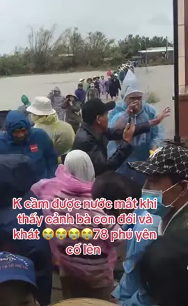 Bà con đói khát . Không cầm được nước mắt #xuhuongtiktok #xuhuong #lũlutmientrung #phuyen78 #phuyen 