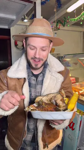 S-a dat startul dezlegărilor la pește la Târgul de la Agronomie! Haideți, fraților, la pește și preparate pescărești, că e ce trebuie! Avem pește la plită, pește prăjit, ciorbe, icre, tot ce poftește sufletul în zi de dezlegare! Suntem la Târgul de la Agronomie, pe Bulevardul Mărăști 61, cu tot arsenalul: 🔥 Călcănescu rumenit 🧄 Mujdeiescu adevărat Veniți flămânzi, plecați fericiți! Haide neamule la pește! 🐟🔥 #VictorițaPescărița #Agronomie #DezlegareLaPește 