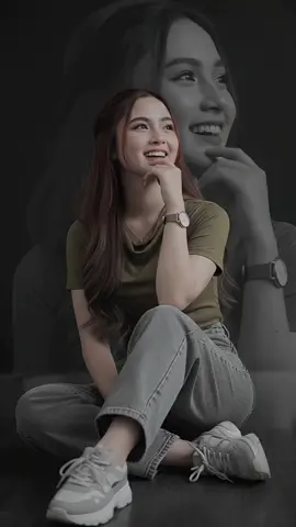 Cara membuat foto potret close-up bergaya seni secara gratis, fotografi potret dengan sweter abu-abu, pemotretan bergaya, tutorial gaya potret, tren potret yang populer, membuat gambar dengan Gemini, Gemini, cara membuat potret AI, model AI ini sangat bagus, tutorial AI, tren ini sangat menarik, cukup masukkan gambar ke dalam model untuk mendapatkan foto AI yang menakjubkan.  #hypic #hypiccreator #Godpic @hypic_global 