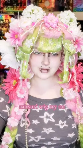 SHES SO CUTE RIGHT?!?! #mitsuri #cosplay #wig 