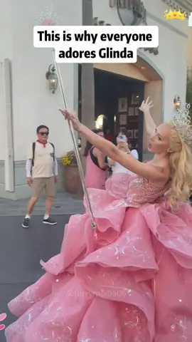 The Cutest Glinda Moments Ever🤣#wicked #glinda #universalstudios #funny #usa 