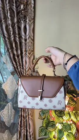 245. Tas selempang wanita#shoulderbagwanita #handbagwanita #tasselempangelegan #tasselempangwanita #taswanitaelegan #tasselempangterbaru #handbang #shouderbagwanita