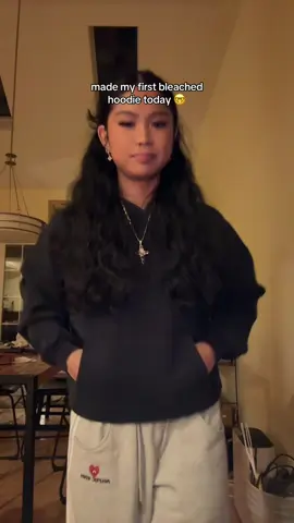 i spilled a lil bleach on the armpit but it’s oki 