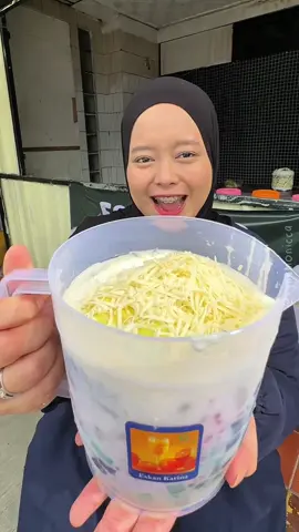 ES TELER TEKO YANG LAGI VIRAL BANGET ADA DI PURWOKERTO GUYS HARGA 20 RIBU AJA 🤩 Asli es teler di dalam teko ini lagi viral banget, di purwokerto bisa beli di @estelerteko_pwt yaa guys! Harganya cuma 20 ribu aja udah dapet es teler melimpah, teko nya bisa di bawa pulang 🤩👍 Disini ada yang cup juga harga 7 ribu & ada banyak camilan guys enak • camilan serba 10 rb ( kentang goreng, tahu ayam moza, smoked beef risol mayo) • pop chick kentang goreg & pop chick gimbab (20ribu) Yang penasaran sama rasanya, cuss gaskeun merapat kesini 🥳 📍Jl KH Ahmad Dahlan, Dukuhwaluh (TIMUR KAMPUS UMP) Buka : 09.00-20.00/Sehabisnya #kulinerpurwokerto #estelerteko