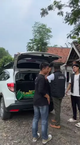 Pemuda 14 Teladan Salurkan Bantuan Beras ke Warga Kurang Mampu di Wonorejo  PASURUAN — Komunitas pemuda 14 Teladan kembali menggelar aksi sosial dengan membagikan 20 paket beras kepada warga kurang mampu di Dusun Wonoanyar Barat, Desa Karangjati, Kecamatan Wonorejo, pada Jumat (21/11/25).
