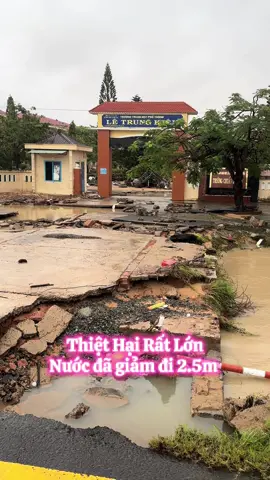 Nước lũ ngập rất nặng #nướclũ #lũlutmientrung #lũlụt #cứutromientrung #cuuholulut 