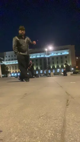 Merav anda tu, prala! 😅🫵 #romania #diaspora 🎶🇹🇩