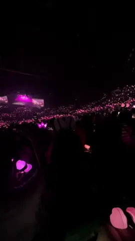 @blackpinkofficial PINK OCEAN AGAIN THIS WEEKEND? G!  #blackpink #deadlineworldtour #deadline_in_bulacan 