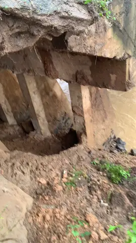 Ql27 cầu giang sơn hướng lên phố và ngược lại cầu đã yếu chỉ xe máy và oto nhẹ qua đc. Mọi người cần chú ý đi hướng khác để khỏi quay đầu