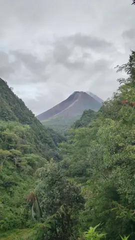 Merapi Siaga Kondisi Terbaru Pasca Luncurkan Awan Panas Guguran #merapierupsi #gunungmerapisiaga #awanpanasguguranmerapi #lavatourmerapijogja #wisatakaliurangjogja 