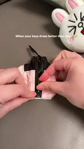 At first glance, it looks like a tiny winter jacket. Then you realize… it is a tiny winter jacket. For your keys. Because why should humans be the only ones staying warm? ❄️😂 This Mini Puffer Jacket Keychain is the perfect mix of cute, useless, and absolutely essential. Why it slaps: 🧥 Micro-puffer vibes 🔑 Keeps your keys “cozy” (emotionally, at least) 😂 Guaranteed double-takes 🎁 The ultimate silly-season gift Tag a friend whose keys need a fashion upgrade. 👇 #MiniPuffer #KeychainAddict #CuteAccessories #WeirdFinds #FunnyGifts #TinyThingsAreBetter #BagCharm #CreativeDesign #WhatDidIBuy #AestheticKeychain #ViralFinds #FashionForKeys #OddlyCute #TikTokMadeMeBuyIt