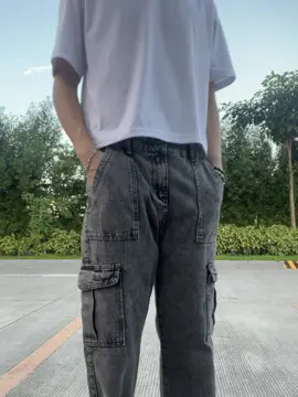 😮‍💨😶‍🌫️ #fyp #fashiontiktok #foryoupage #cargopants #croppedshirt 