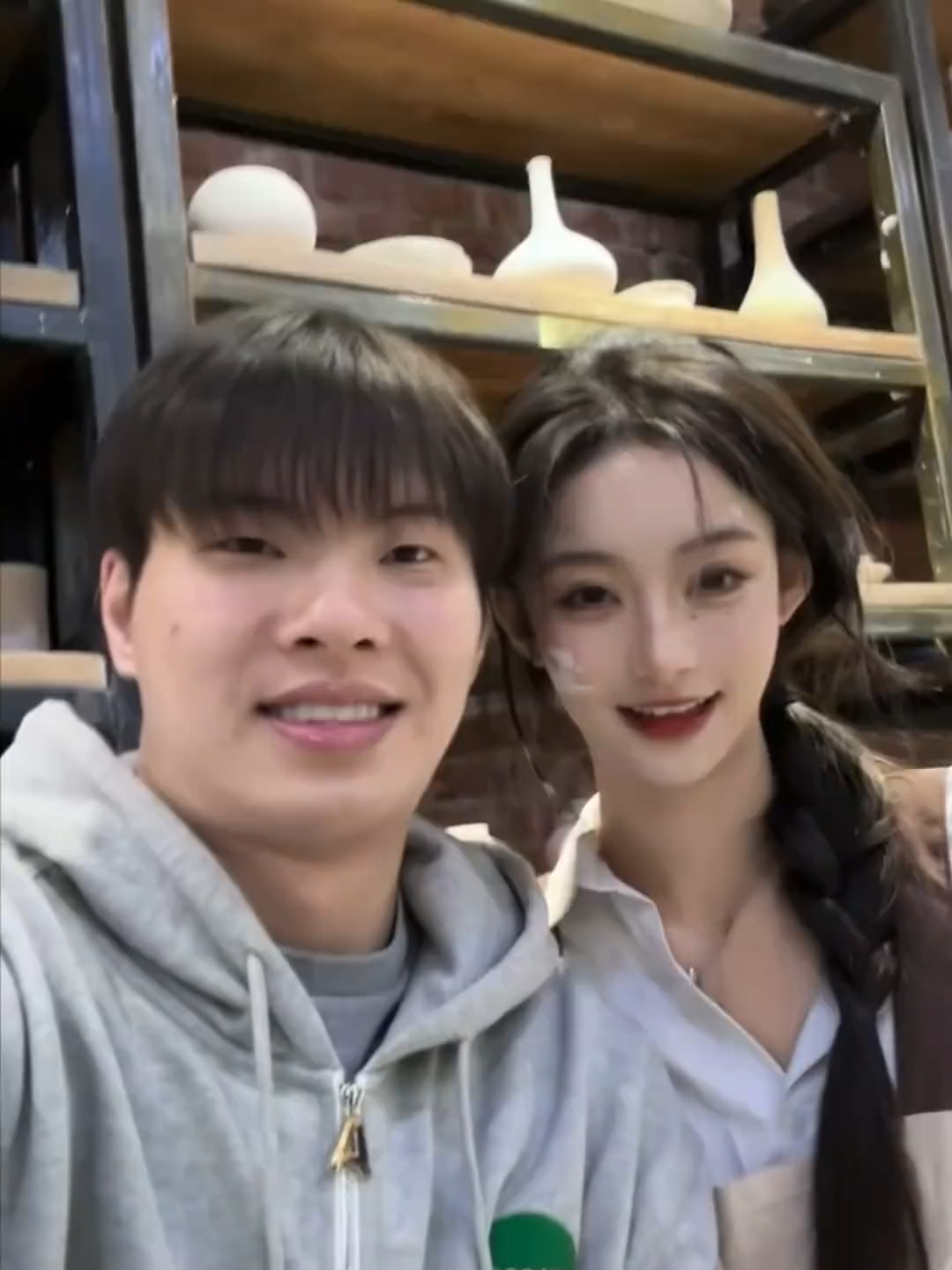 “不就是有两个臭钱吗？”“不然她怎么看得上你？”“郎财女貌” 每次看到这种骂我的和诋毁她的评论我都好生气，气自己不够好给她丢脸 气自己没毅力害她被诋毁造谣。为了不再让我们被骂，也为了更好的自己，减肥40斤，开始爆改！！！！！！！💪💪💪#情侣日常#逆袭#变瘦变美变好看