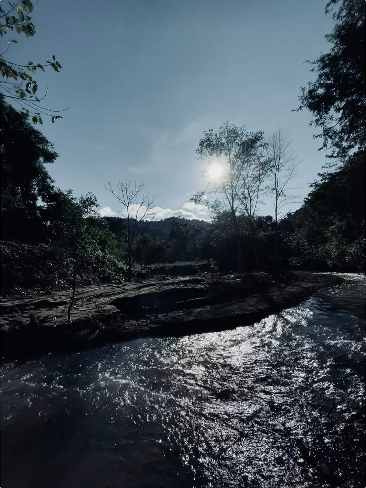 “后来我才懂，不是我不够好，是你不配。” Sau này tôi mới hiểu… không phải tôi không tốt, mà là em không xứng. #nguyenkhang🖤📎 #tamtrang #cap #tinhyeu #chill #viral #xuhuong 