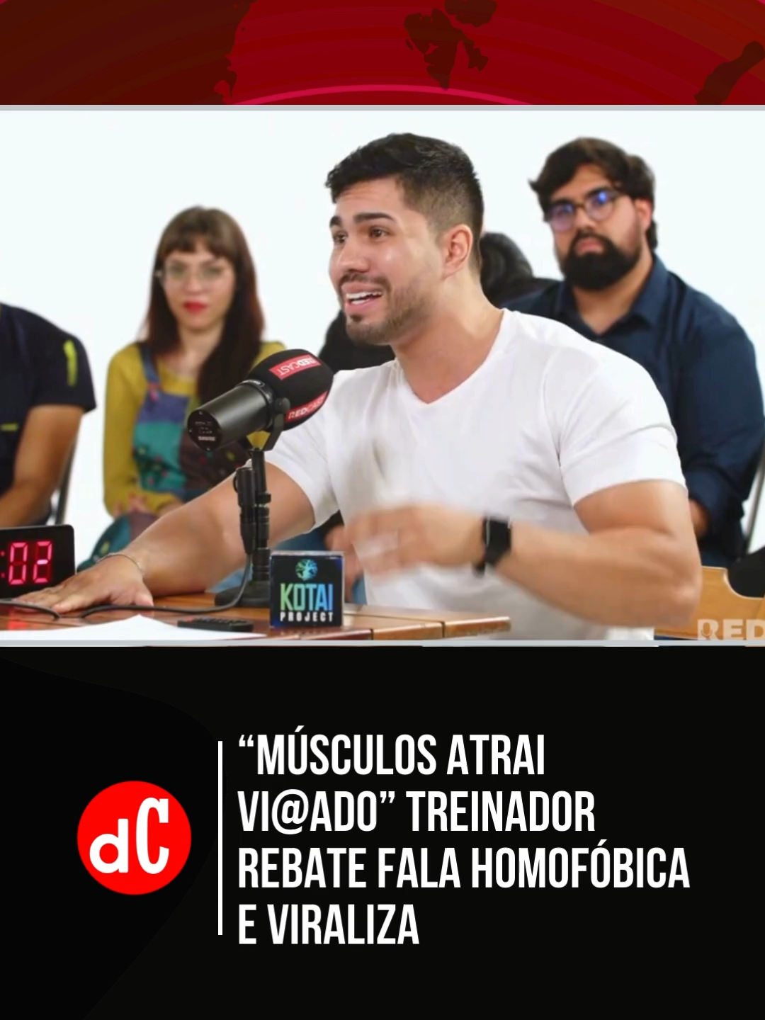 Em treinador x  sedentários com Renato Cariani, um dos participantes declarou durante o podcast: “Músculos atrai vi@do”, insinuando que ao conquistar músculos você “atrai vi@ado no seu Instagram, no seu dia a dia”. Renato Cariani reagiu com responsabilidade: discordou da fala machista e disse que o que as mulheres realmente valorizam não é dinheiro, mas segurança — um homem que abrace, acolha e cuide. O vídeo viralizou nas redes sociais. Via @/RedCastOficial