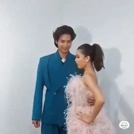 ARYA PEGANG PINGGANG AZA, AAAAAAA🅰️🅰️🅰️🅰️🅰️😭😭😭😭 #moqeel #aqeelacalista #aryamohan  cr: @bento_mata lensa 