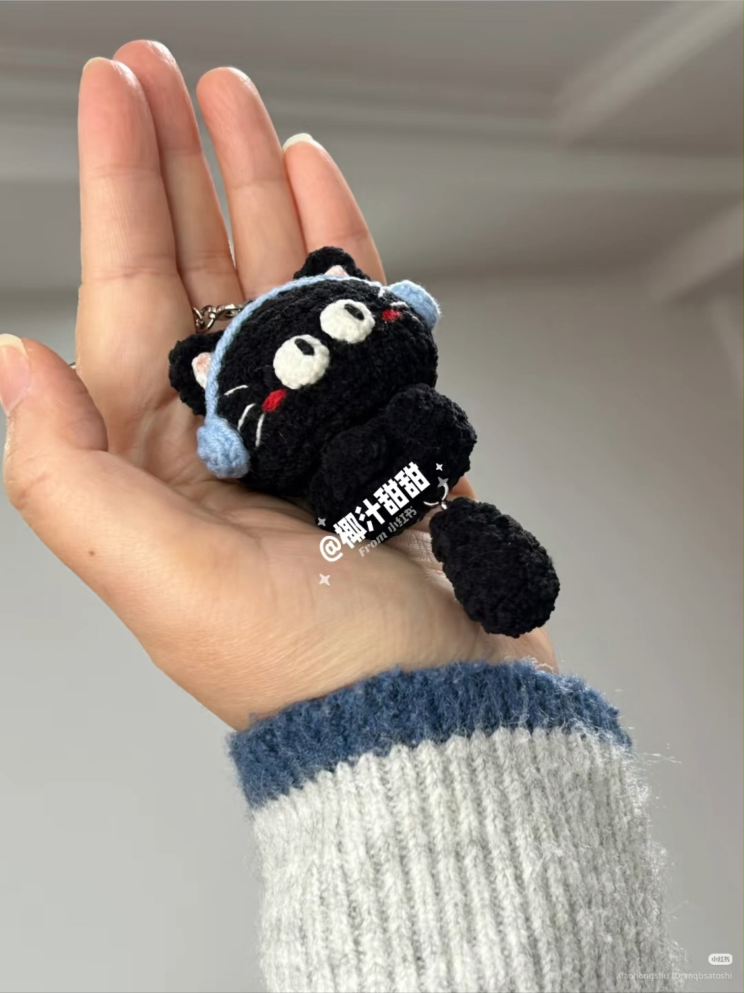 Share Chart/Crochet Mèo Đeo Tai Nghe Mini #LearnOnTikTok #xuhuongtiktok2025 #xuhuongmoclen #moclen #moclenhandmade #moclentheoyeucau #mockhoa #mockhoalen #phukien