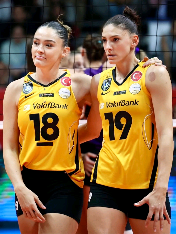 Tijana and zehra💛🖤 #zehragunes #tijanaboskovic #volleyball #vakifbank #fyp 