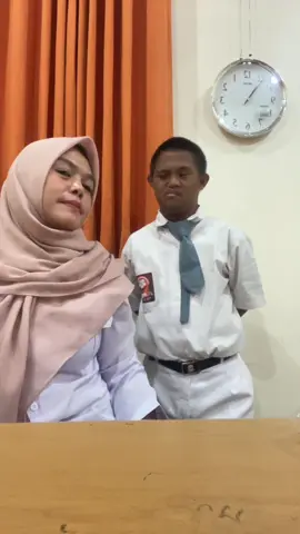 Dipikirannya Ikhsan👦🏻: Bu Indi kenapa yaaa???????😁😁#anaktunagrahitasedang#downssyndrome#guruslbhebat💞#slbn4jakarta#gabutdikelas😁 