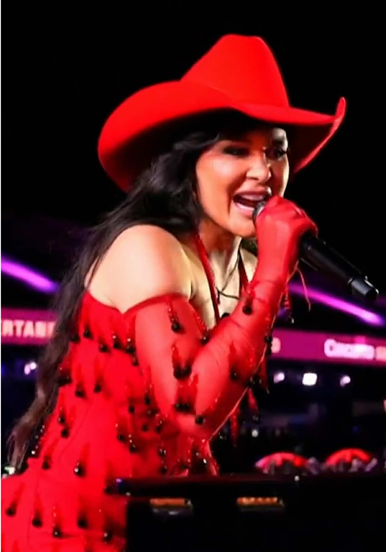 Já se passaram anos e eu ainda me arrepio toda vez que escuto ‘Medo Bobo’! Hino demais 🥹 #CircuitoSertanejoNoMultishow