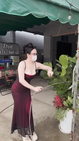 Mặt ngoan, chăm chỉ, chung tình.  Nắng mưa biết chạy, hết tiền biết buồn nha. #chi2covo #caphephamay #caurachmieu2 