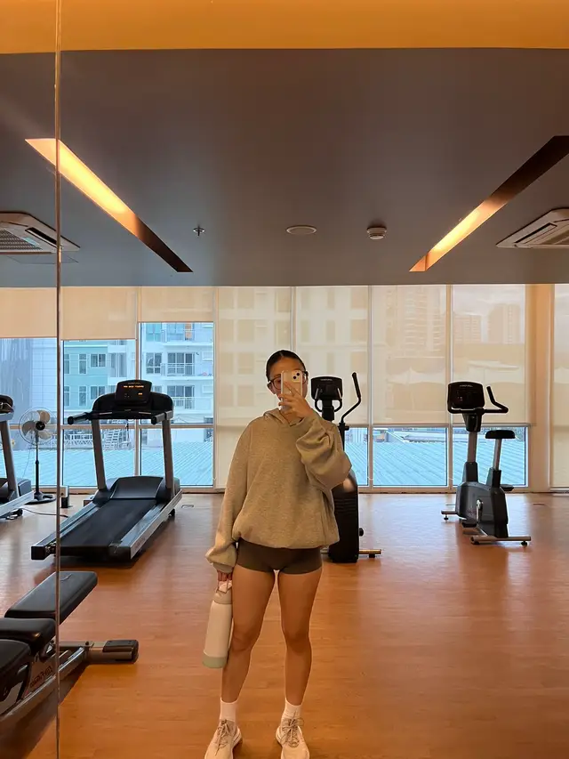 november got me out &&& about !!! 😎