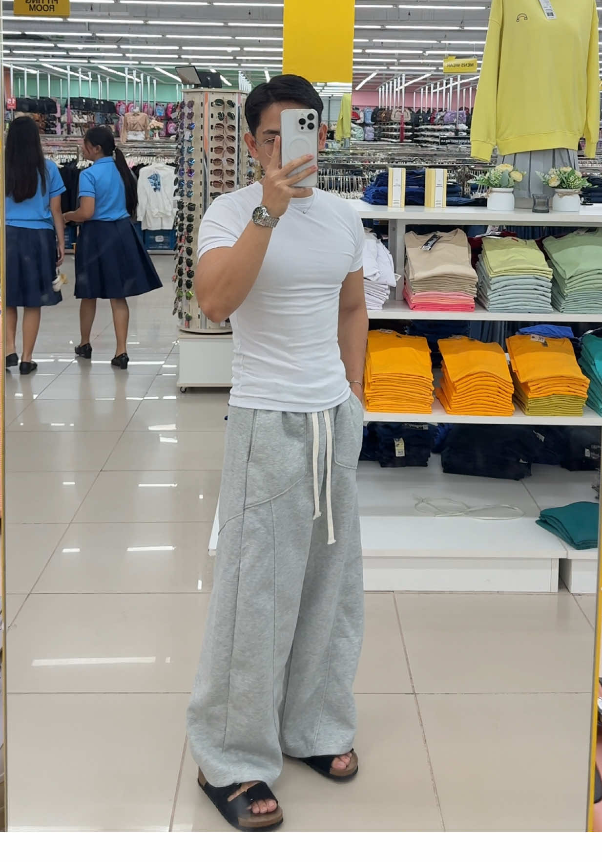 Replying to @Don Dialdee #seeatpants #baggypants #loosepants #TikTokFashion #OOTD 