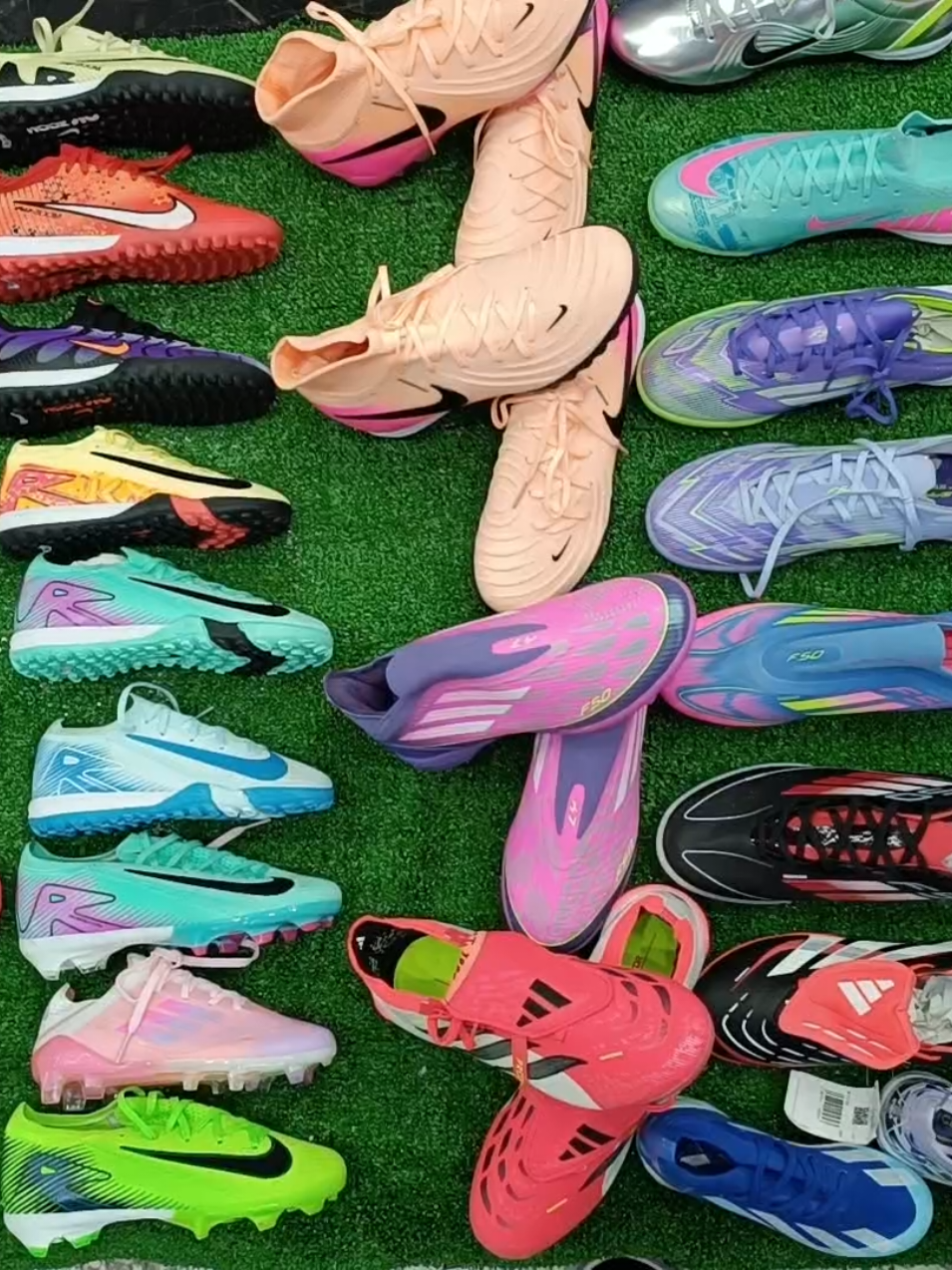 ⚠️ Buenas  amig@ ⚠️ 🔷Si buscas algún modelo en especial mandá foto y talla para cotizar al WhatsApp 5510471610 ⚫Contamos con CATÁLOGO en nuestra página de  Instagram   🔱CHULOSTENNISMX🔱 🟡TE PUEDO agregar AMIS CONTACTOS  para que VEAS lo nuevo que llega en MIS estados 🟢 Realizó envios ha toda la república mexicana y  extranjero ( es por fedex y Sete cotiza con código postal) 🔵Entegras en punto medio  ( anticipación de un día ) 🔻 Precio de mayoreo es dependiendo de las piezas  ▫️01 pz  ▫️10 pz ▫️15 pz