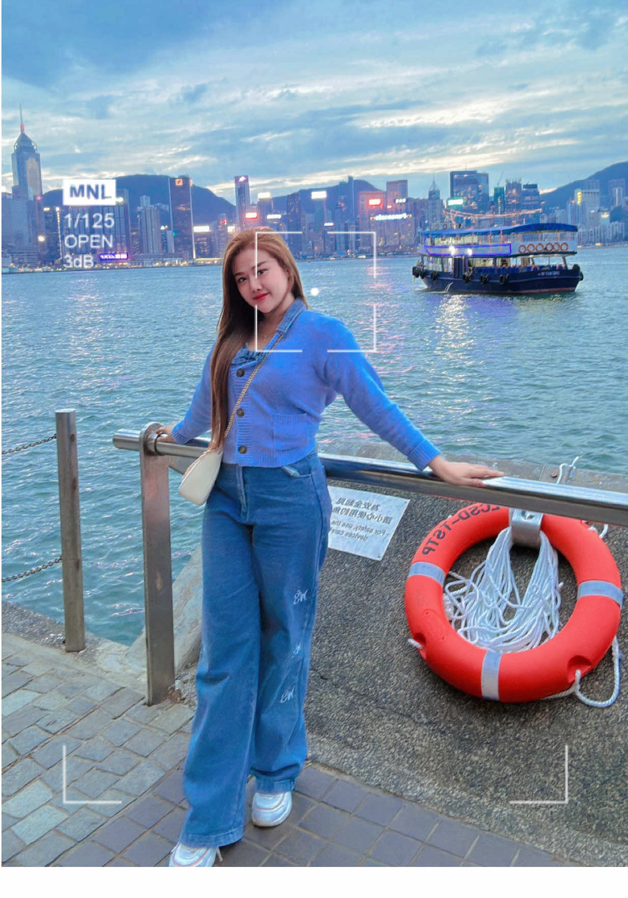 ไกด์บอกว่าถ้าไม่มาเช็คอินตรงนี้ = ยังมาไม่ถึงฮ่องกง Victoria Harbour 😍