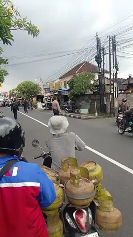 jalan seroja kel tonja denpasar temuan benda mencurigakan sebuah koper tim gegana polda bali gerak cepat meng antisipasi#bendamencurigakan #poldabalithebest #viral #bali 