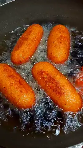 【料理】余りご飯でチーズハットグ。#簡単料理 #shorts_ #shorts #ライス#チーズ#さけるチーズ#チーズハットグ#唐揚げ#からあげ#おつまみ #料理男子#簡単料理 #かんたん料理 #簡単レシピ #かんたんレシピ 材料 ・余りご飯2合くらい(あっためたもの) ・コンソメスープの素大さじ1 ・ケチャップ大さじ2 ・ブラックペッパー適量 ・さけるチーズ4本 ・揚げ油(鍋底1cmくらい) マジでバカうま‼️‼️‼️ 良かったら作ってみて！！！ ↪️チャンネル登録お願い致します↩️