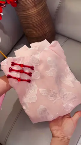 Áo dài sang trọng bé gái . Zá zẻ lắm ạ #xuhuong #video #mevabe #aodai 