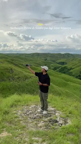 Cuaca terbaiknya Sumba pas lagi ijo banget perbukitannya 😍 🎥 Source :@muhday_  #pulausumba #ntt #sumbaisland #sumbadream📸 #fyp 