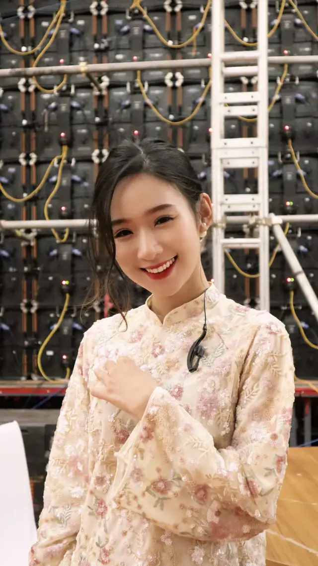 MC Thu Trang xin được gửi tới quý vị lời chúc sức khoẻ và lời chào ngọt ngào nhất 🤭 Chúc quý vị ăn trưa ngon miệng và dành thời gian like ảnh cho tôi, xin trân trọng cảm ơn 😋